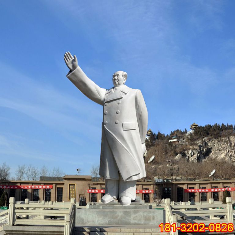 景区大型毛主席石雕完工